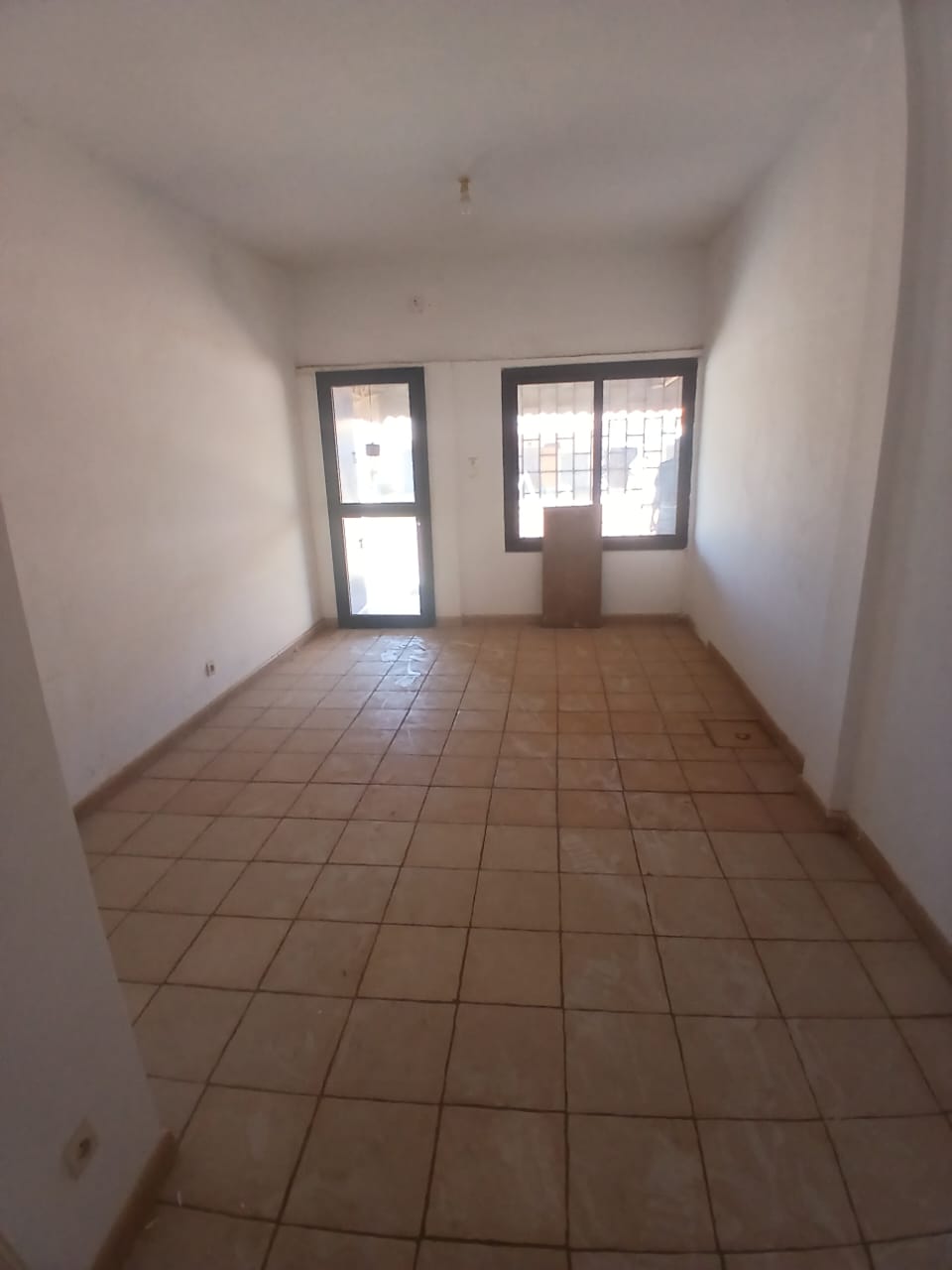 À louer commerce à côté de la maison des jeunes amadahomé — 40 000 FCFA
01 Boutique wc interne bien dallée et très large avec devanture
Cash power personnel et eau disponible