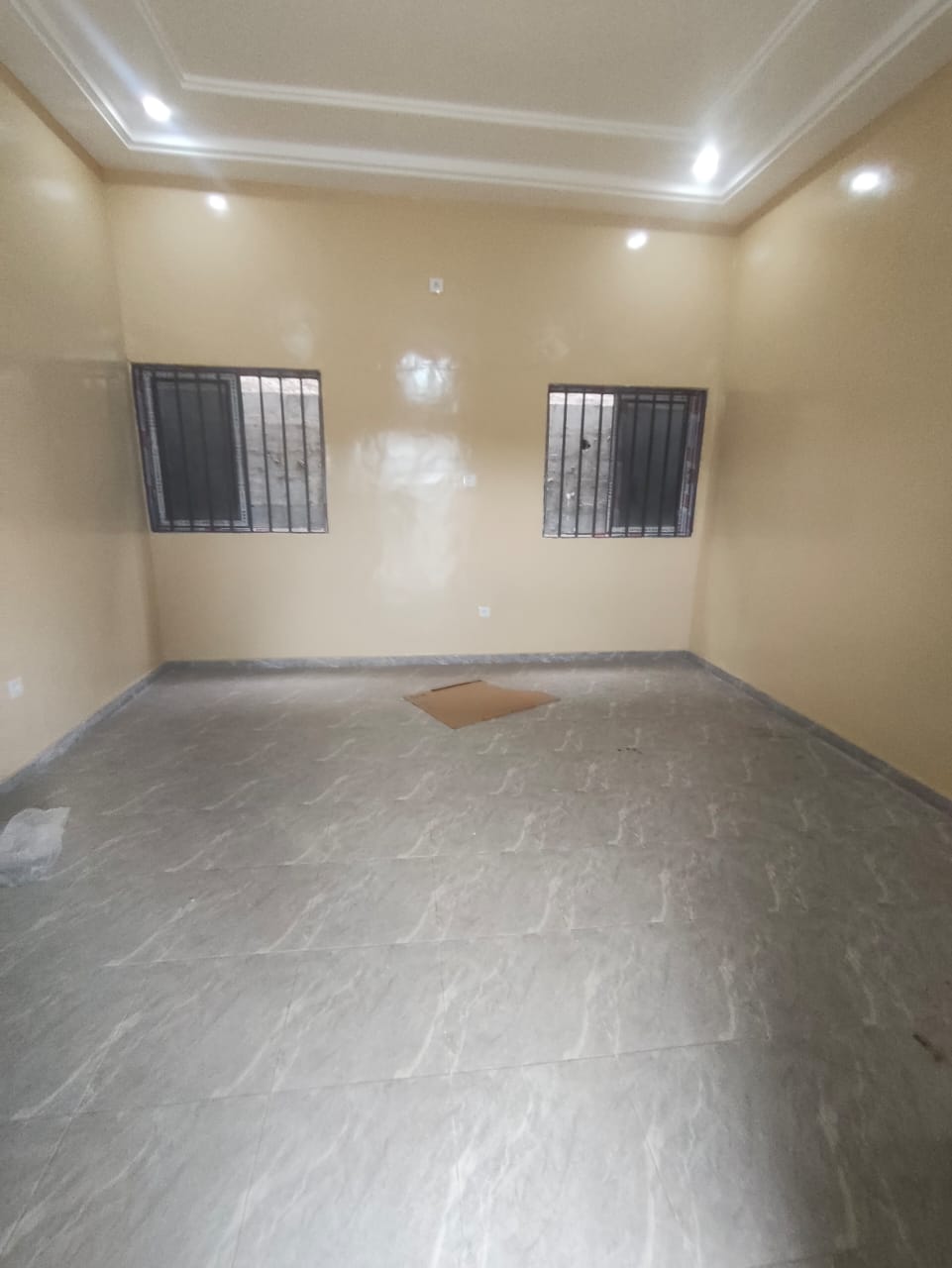 À louer appartement 2 pièce(s) à Agoe Entreprise de l'union - Assigome près du frigo Edziedjom — 60 000 FCFA
01 Chambre salon Wcd + cuisine interne + terrasse bien large et bien staffé
04 Ménages - Nouvelle construction
Eeau : 1000 par mois / ménage